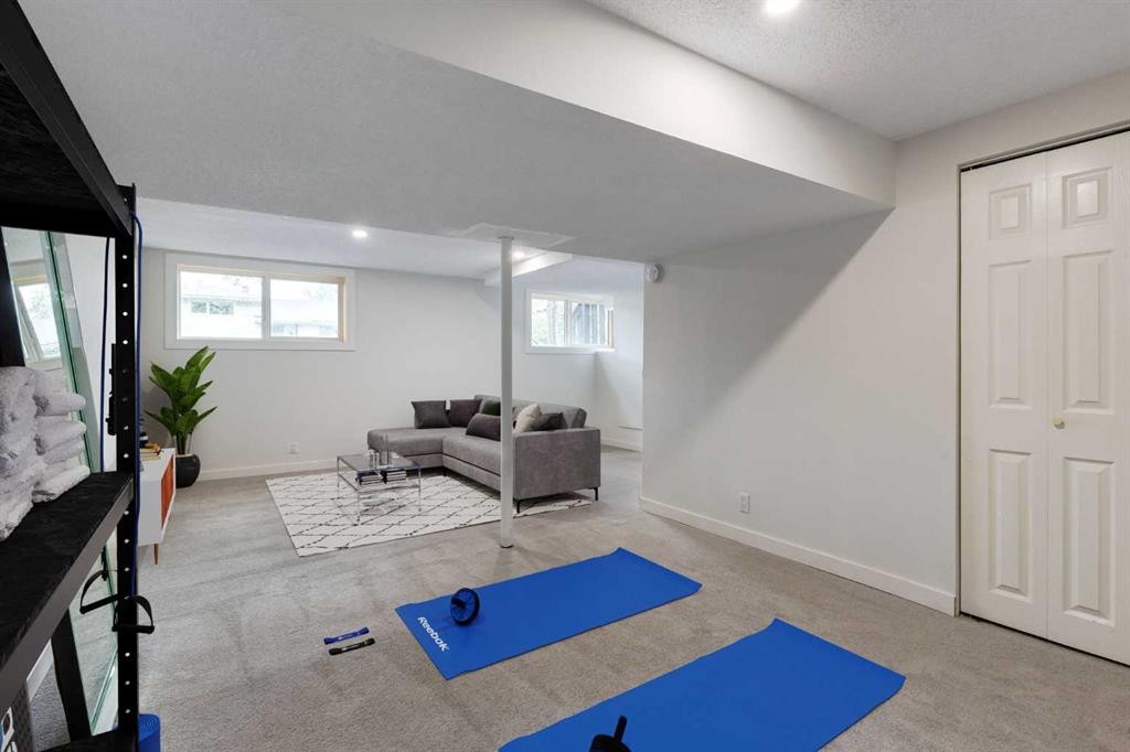 182 Fyffe Road Se, Calgary, AB - Indoor