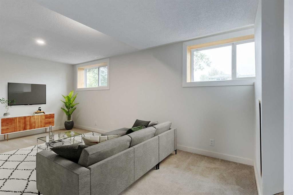 182 Fyffe Road Se, Calgary, AB - Indoor Photo Showing Other Room