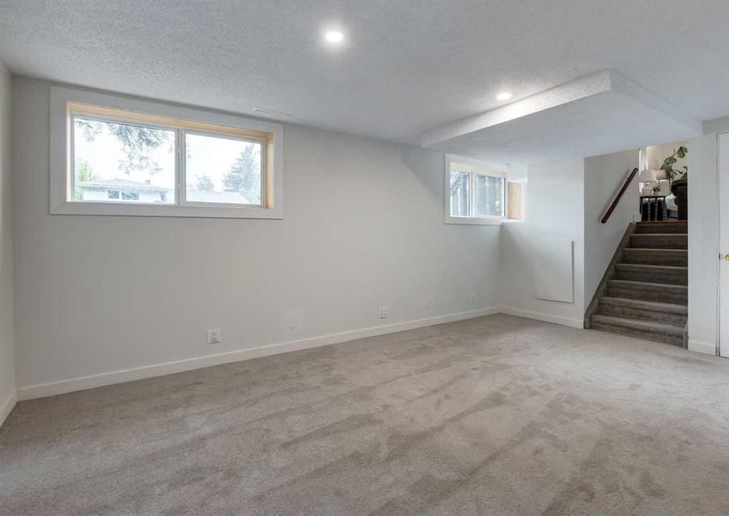 182 Fyffe Road Se, Calgary, AB - Indoor Photo Showing Other Room