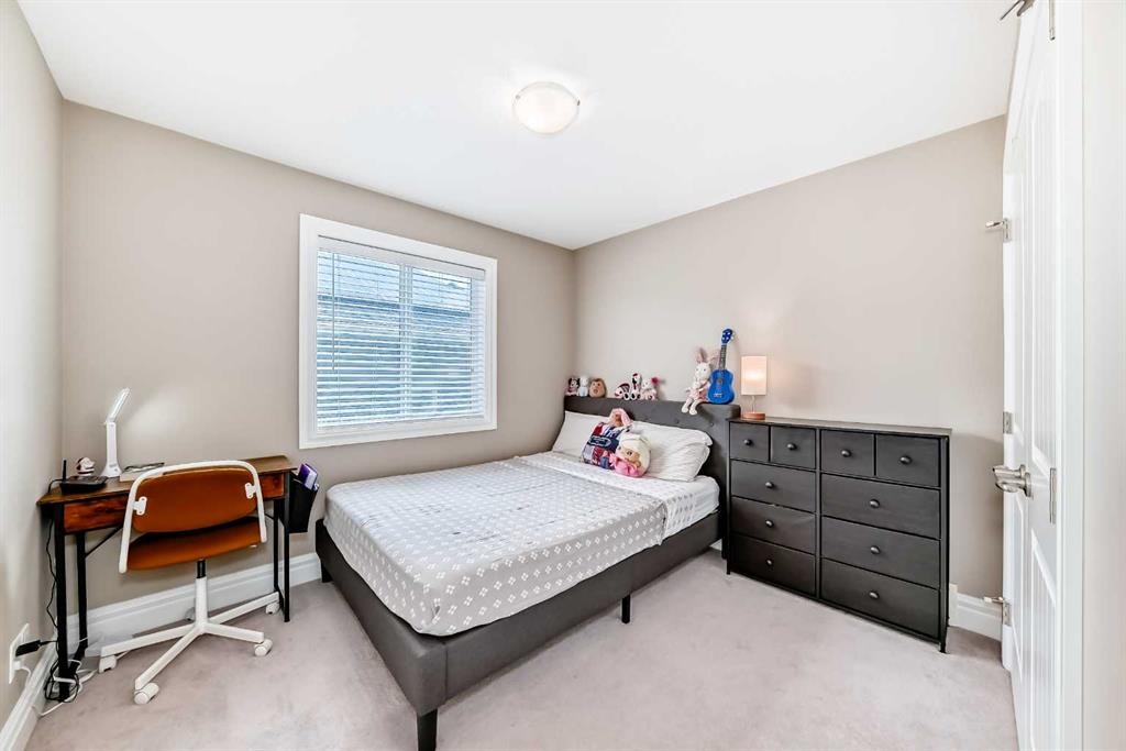75 Silverado Bank Gardens Sw, Calgary, AB - Indoor Photo Showing Bedroom