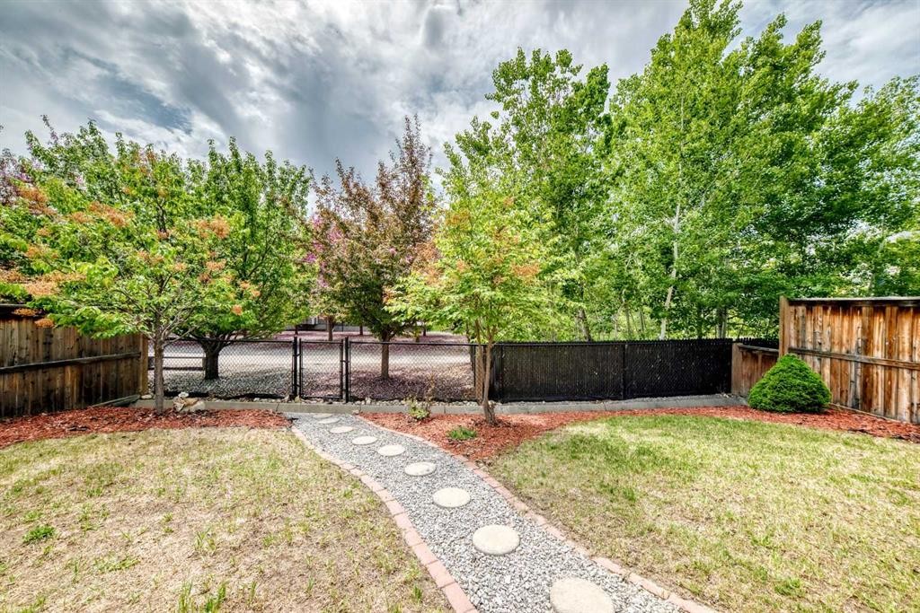 75 Silverado Bank Gardens Sw, Calgary, AB - Outdoor