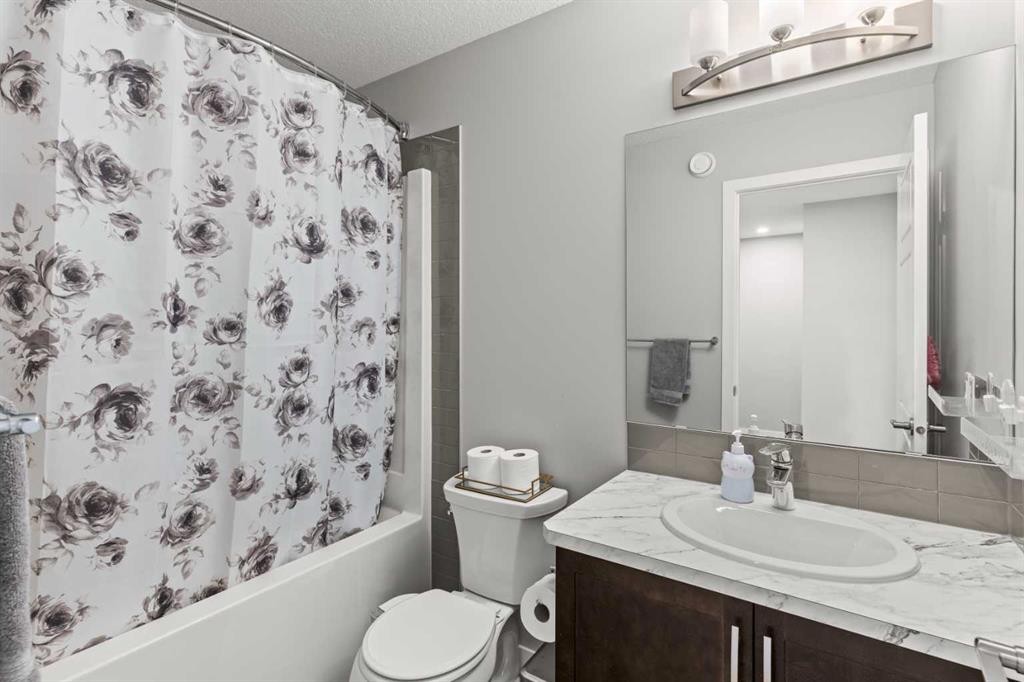 46 Corner Meadows Common Ne, Calgary, AB - Indoor Photo Showing Bathroom