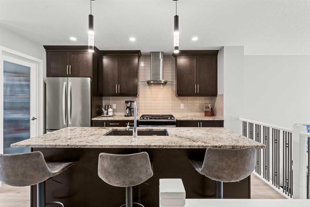 46 Corner Meadows Common Ne, Calgary, AB - Indoor Photo Showing Kitchen With Upgraded Kitchen