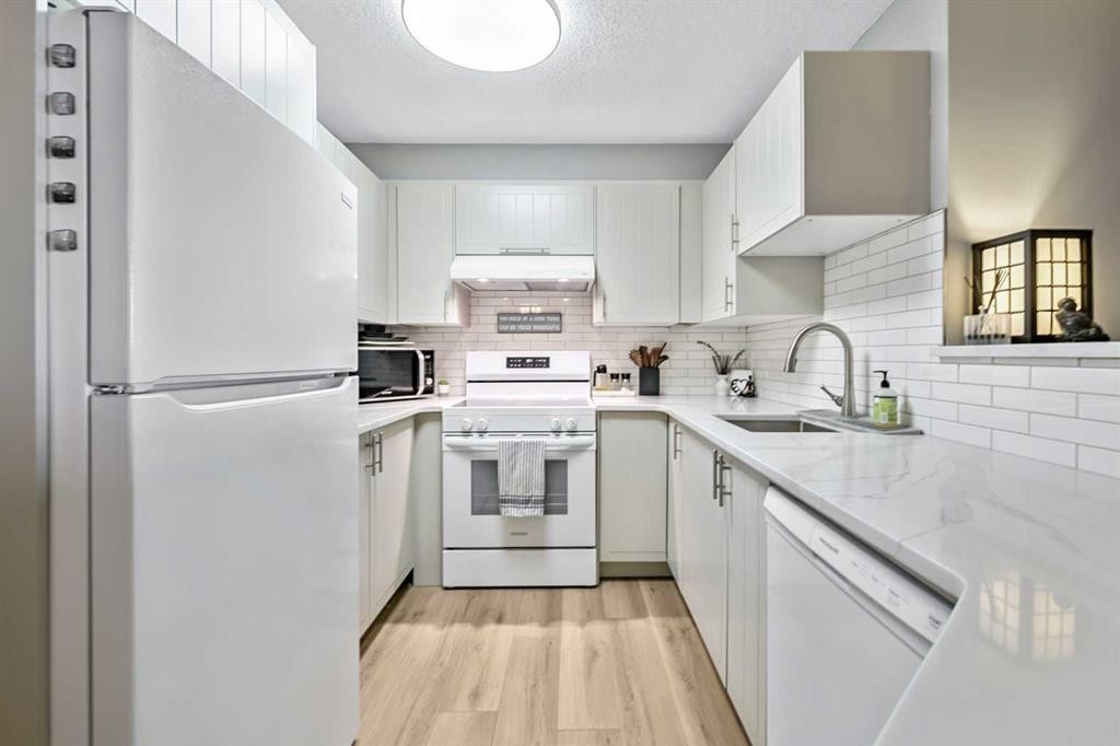 2307-12 Cimarron Common, Okotoks, AB - Indoor Photo Showing Kitchen