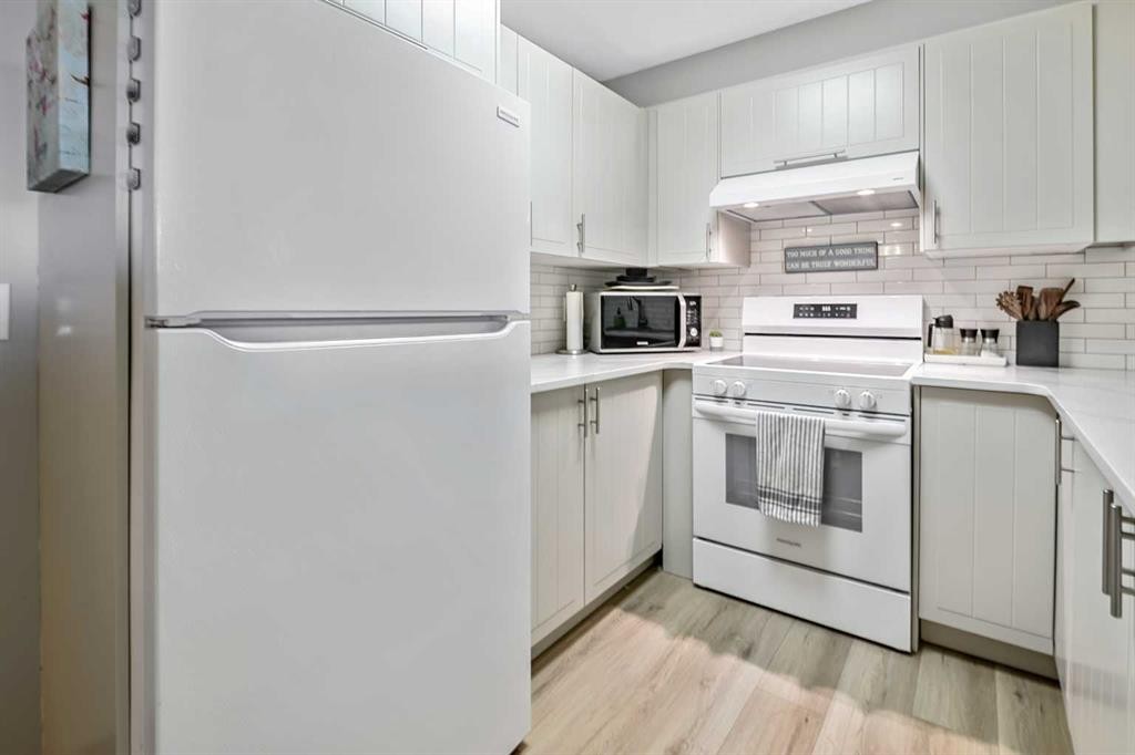 2307-12 Cimarron Common, Okotoks, AB - Indoor Photo Showing Kitchen