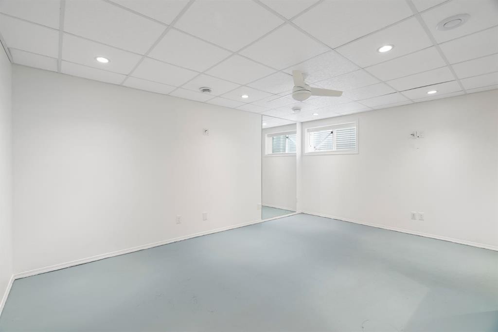 10 Eversyde Court Sw, Calgary, AB - Indoor