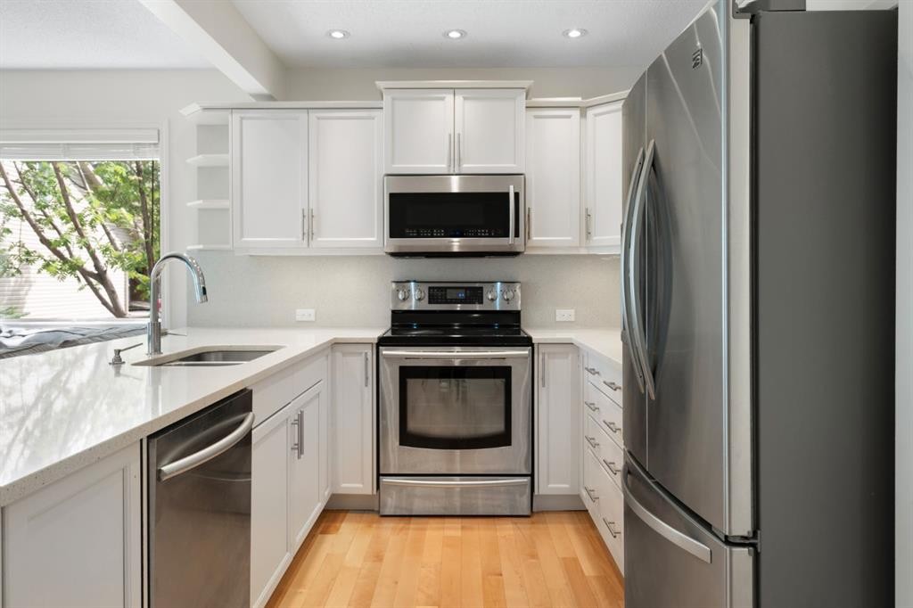 10 Eversyde Court Sw, Calgary, AB - Indoor Photo Showing Kitchen With Stainless Steel Kitchen