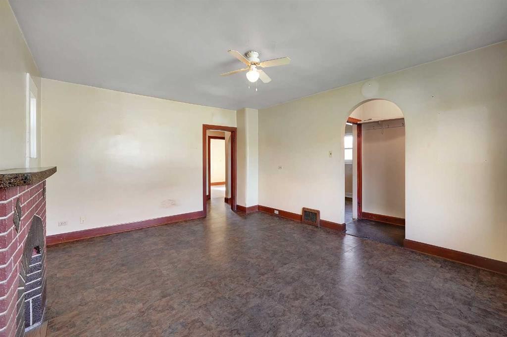 1507 1 Street Ne, Calgary, AB - Indoor Photo Showing Other Room