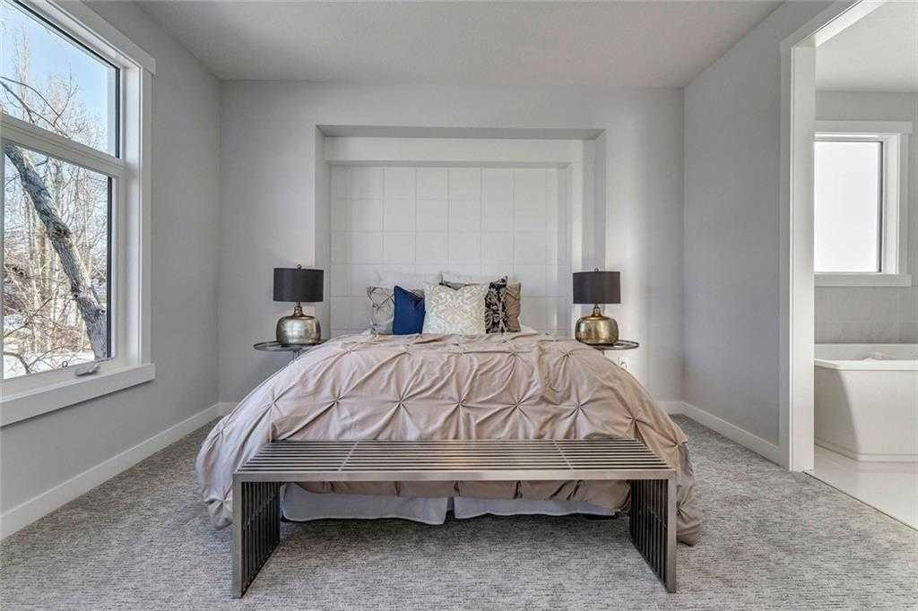 3122 39 Street Sw, Calgary, AB - Indoor Photo Showing Bedroom