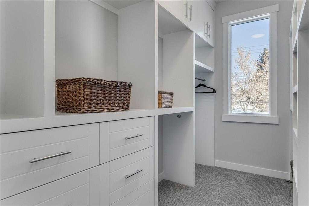 3122 39 Street Sw, Calgary, AB - Indoor Photo Showing Other Room