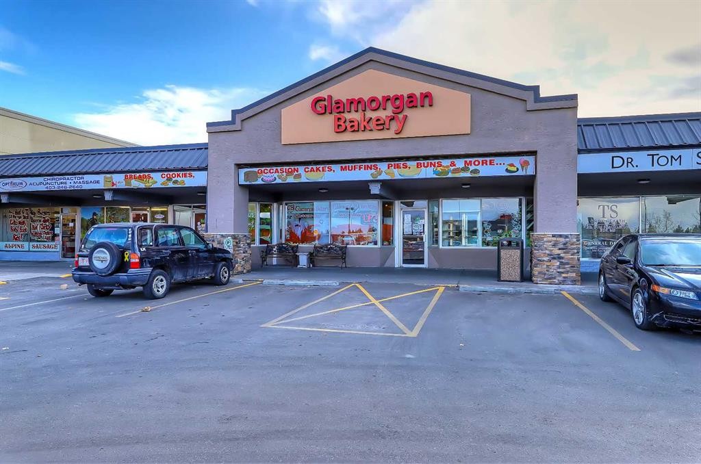 3122 39 Street Sw, Calgary, AB - Outdoor