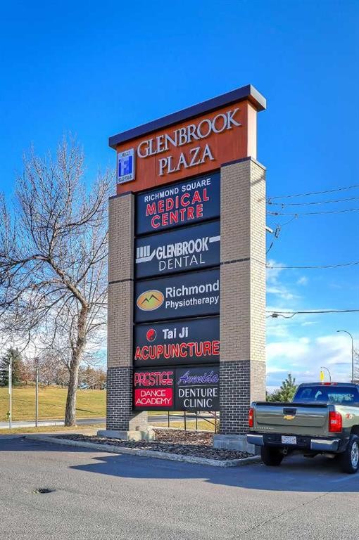 3122 39 Street Sw, Calgary, AB - Outdoor