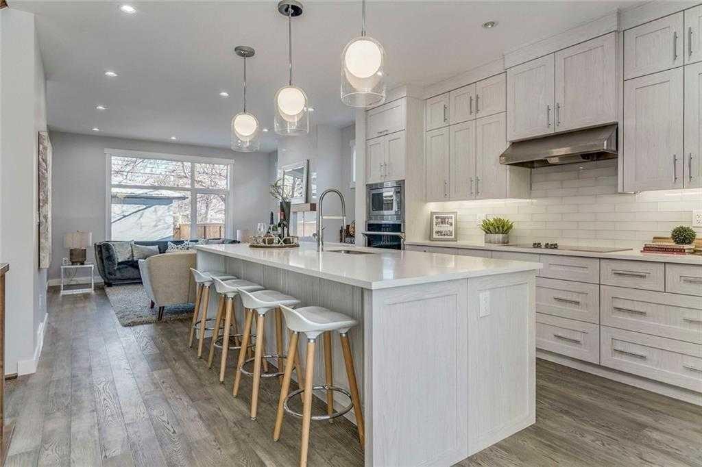 3122 39 Street Sw, Calgary, AB - Indoor Photo Showing Kitchen With Upgraded Kitchen