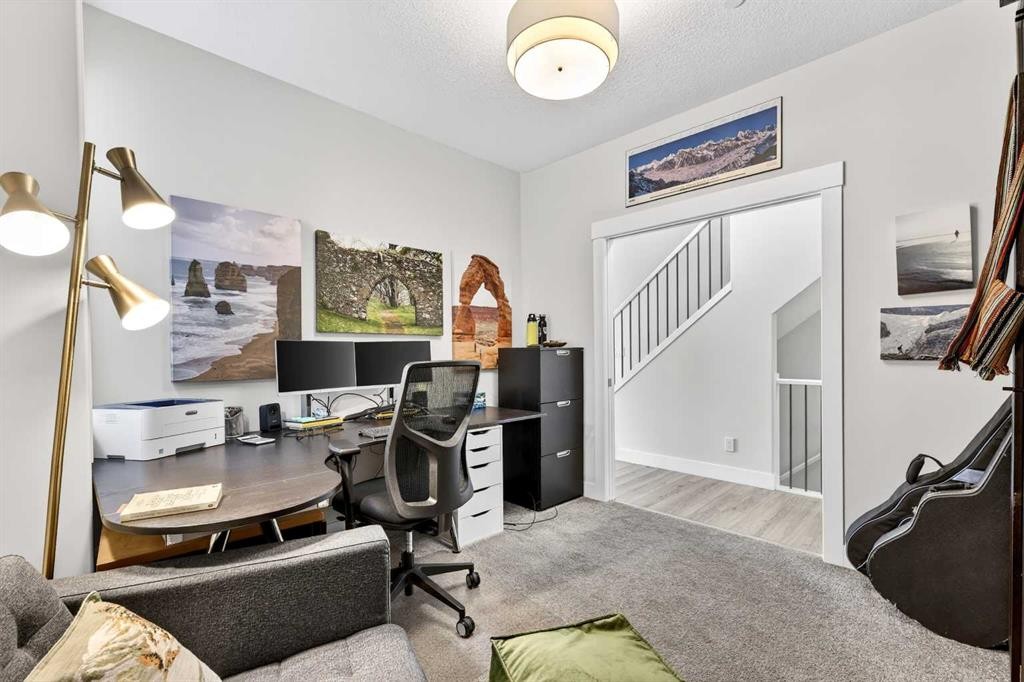 95 Howse Road Ne, Calgary, AB - Indoor Photo Showing Office
