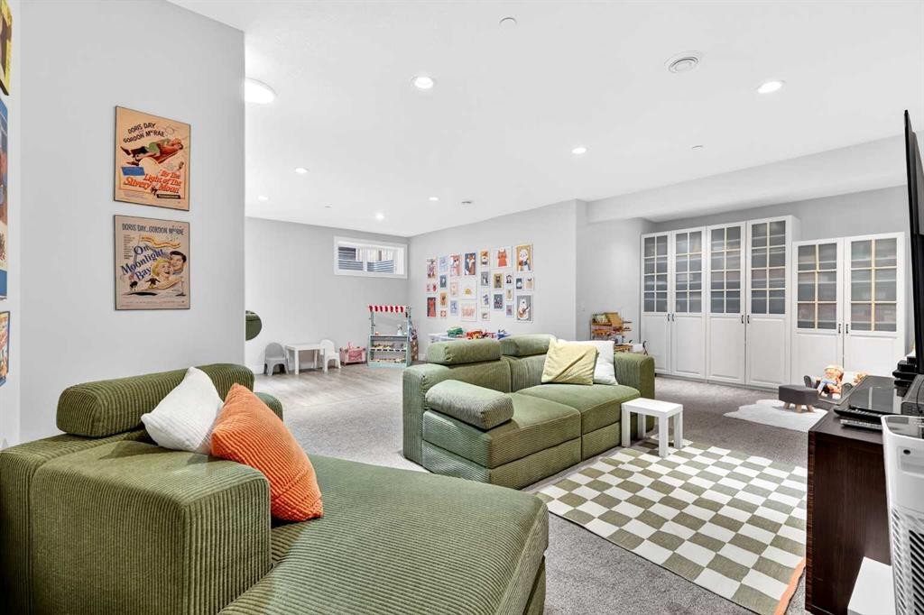 95 Howse Road Ne, Calgary, AB - Indoor Photo Showing Living Room