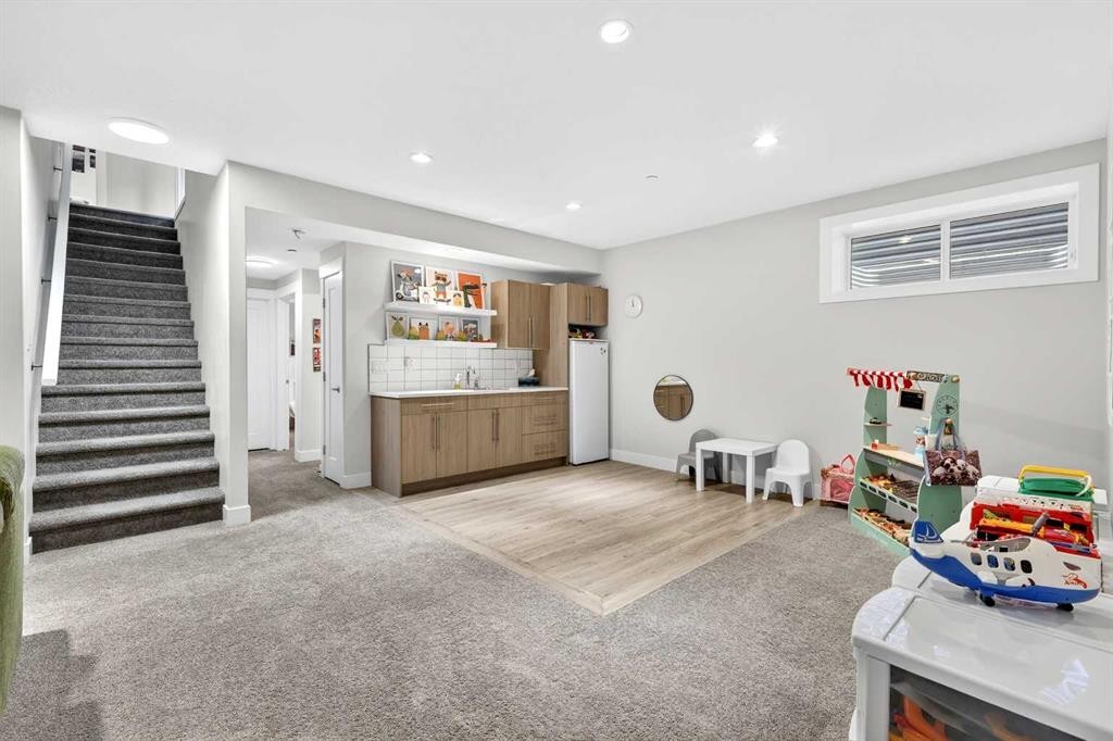 95 Howse Road Ne, Calgary, AB - Indoor Photo Showing Other Room