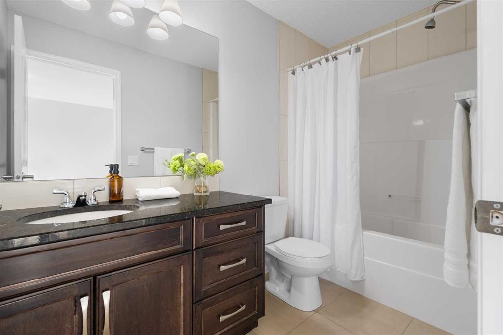 49 Auburn Crest Lane Se, Calgary, AB - Indoor Photo Showing Bathroom