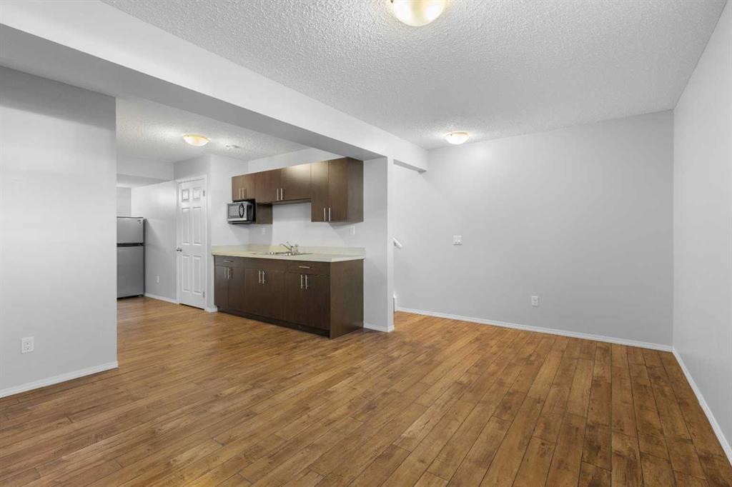 49 Auburn Crest Lane Se, Calgary, AB - Indoor Photo Showing Kitchen