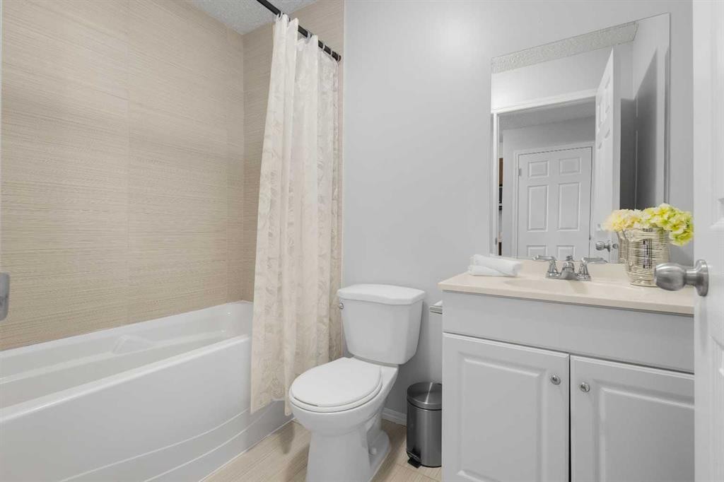 49 Auburn Crest Lane Se, Calgary, AB - Indoor Photo Showing Bathroom
