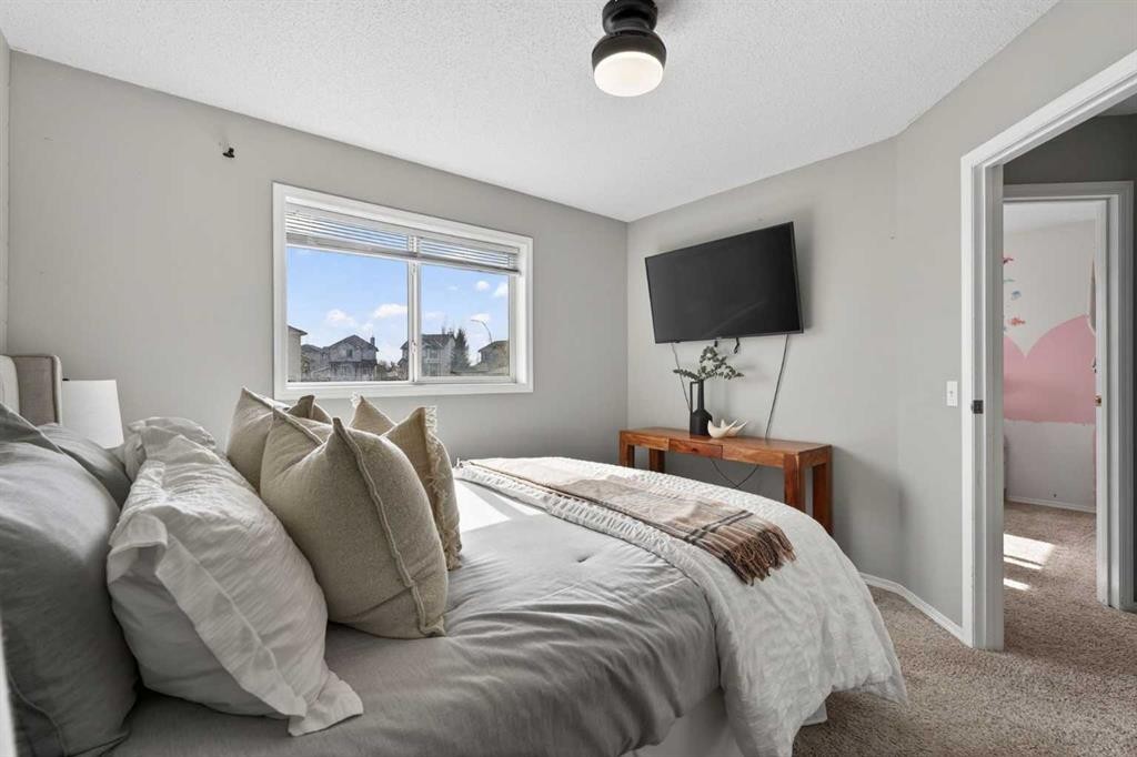 160 Citadel Bluff Close Nw, Calgary, AB - Indoor Photo Showing Bedroom