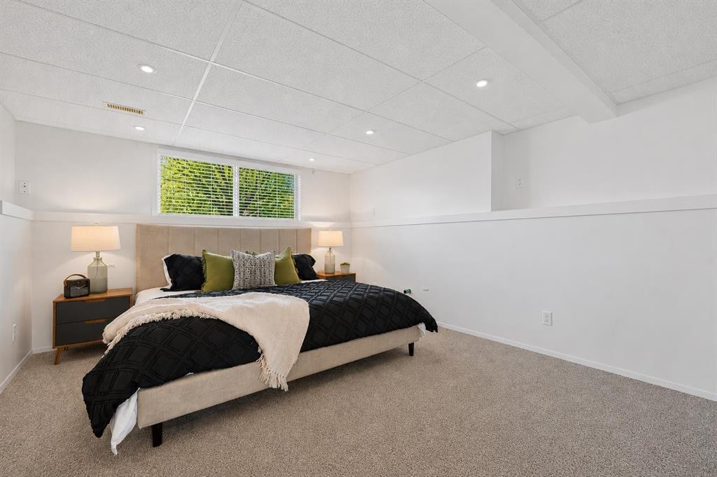 160 Citadel Bluff Close Nw, Calgary, AB - Indoor Photo Showing Bedroom