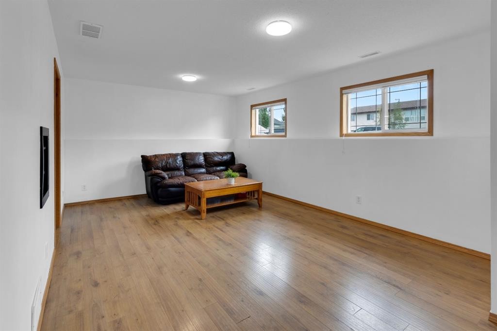 1918 Strathcona Terrace, Strathmore, AB - Indoor
