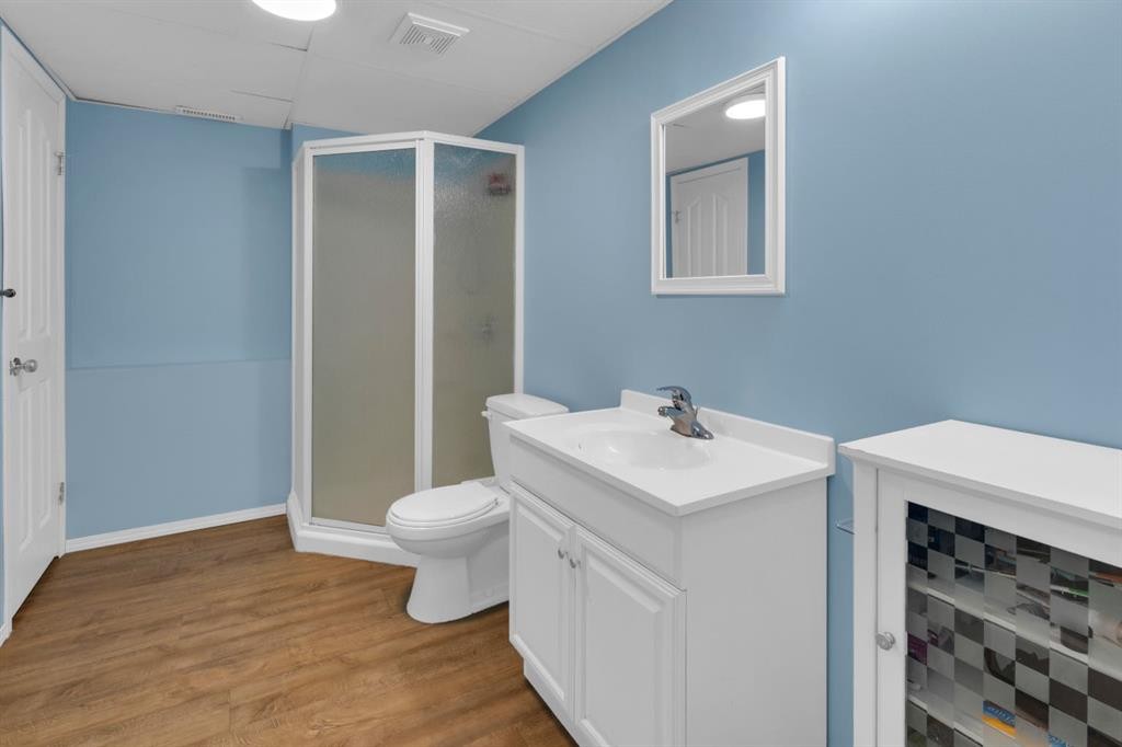 1918 Strathcona Terrace, Strathmore, AB - Indoor Photo Showing Bathroom