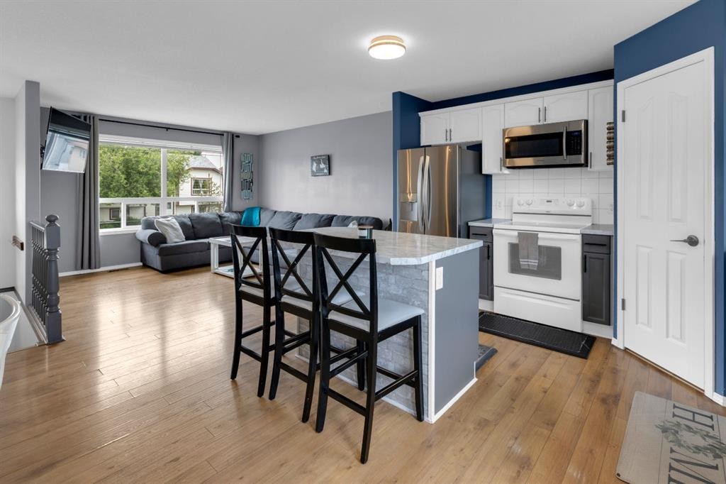 1918 Strathcona Terrace, Strathmore, AB - Indoor Photo Showing Kitchen