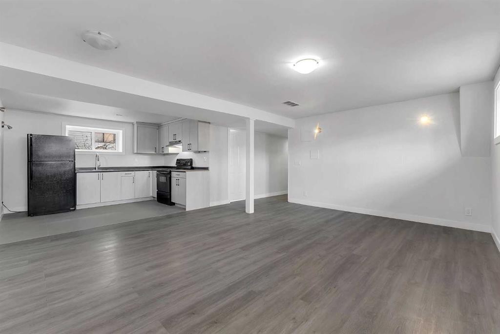 214 Rundleview Close Ne, Calgary, AB - Indoor Photo Showing Kitchen