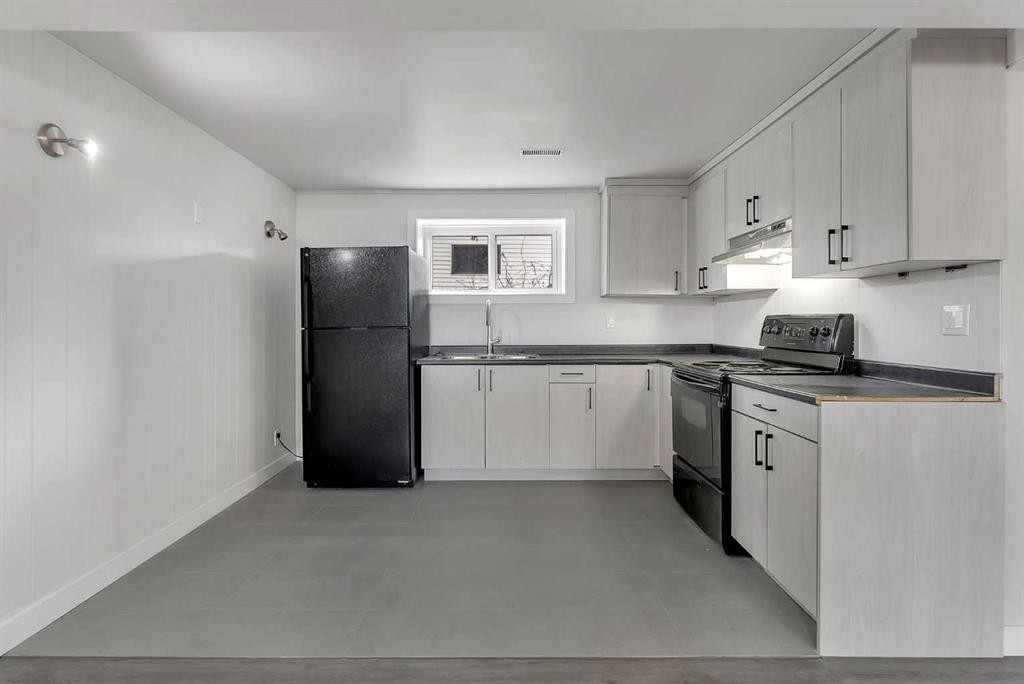 214 Rundleview Close Ne, Calgary, AB - Indoor Photo Showing Kitchen