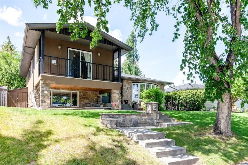 51 Wimbledon Drive Sw, Calgary, AB - Outdoor With Balcony