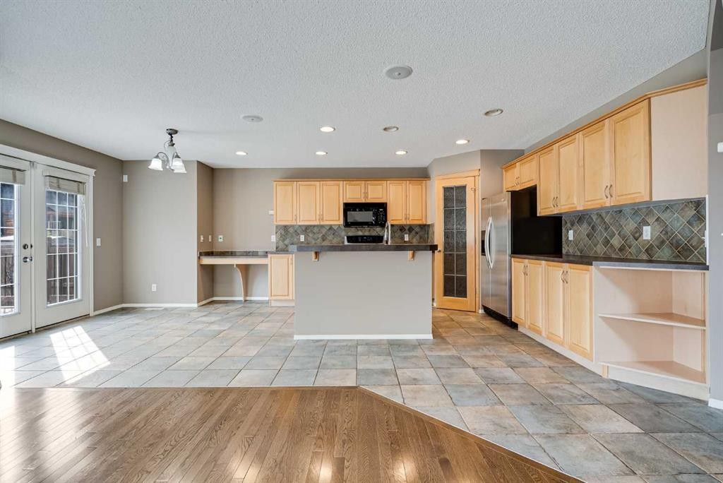 34 Kincora Drive Nw, Calgary, AB - Indoor Photo Showing Kitchen