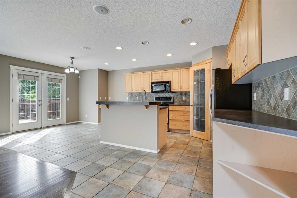 34 Kincora Drive Nw, Calgary, AB - Indoor Photo Showing Kitchen