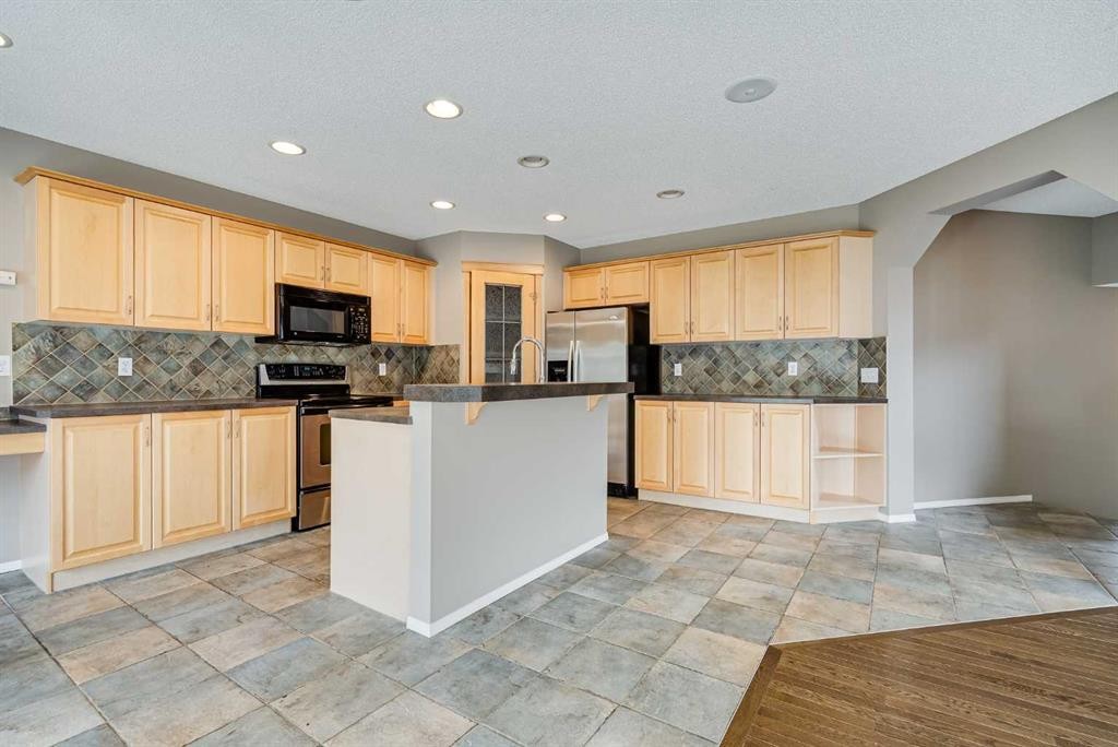 34 Kincora Drive Nw, Calgary, AB - Indoor Photo Showing Kitchen