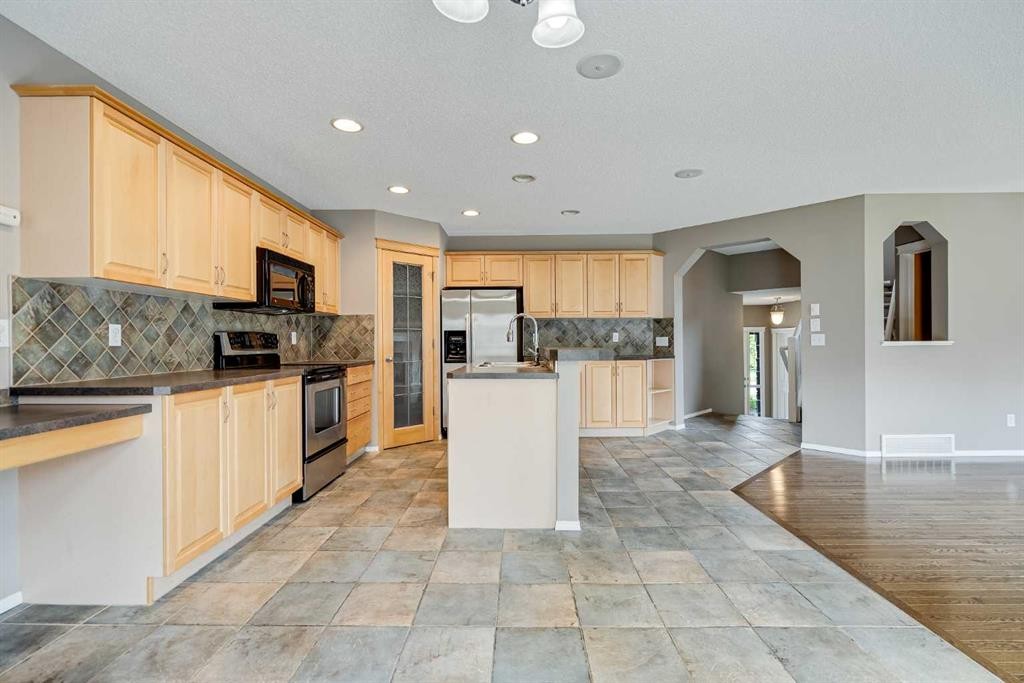 34 Kincora Drive Nw, Calgary, AB - Indoor Photo Showing Kitchen