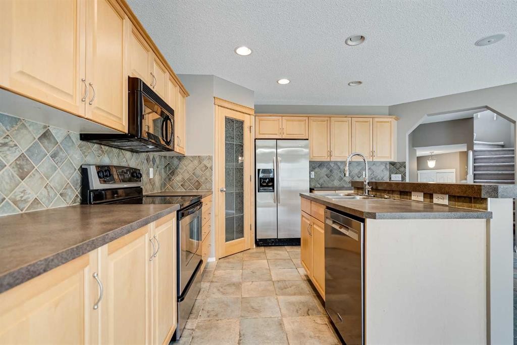 34 Kincora Drive Nw, Calgary, AB - Indoor Photo Showing Kitchen