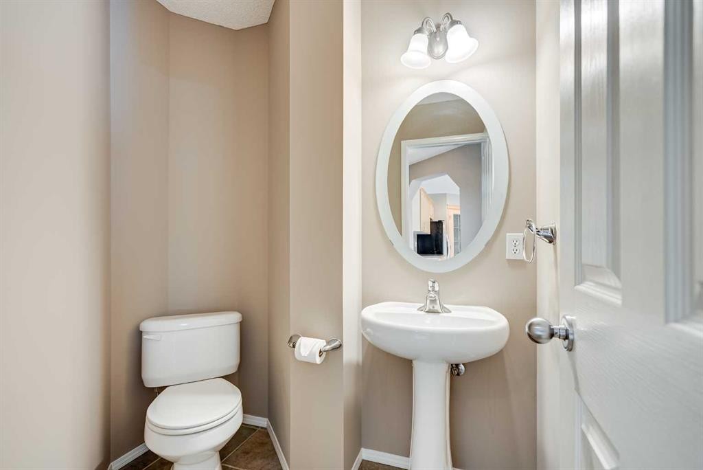 34 Kincora Drive Nw, Calgary, AB - Indoor Photo Showing Bathroom
