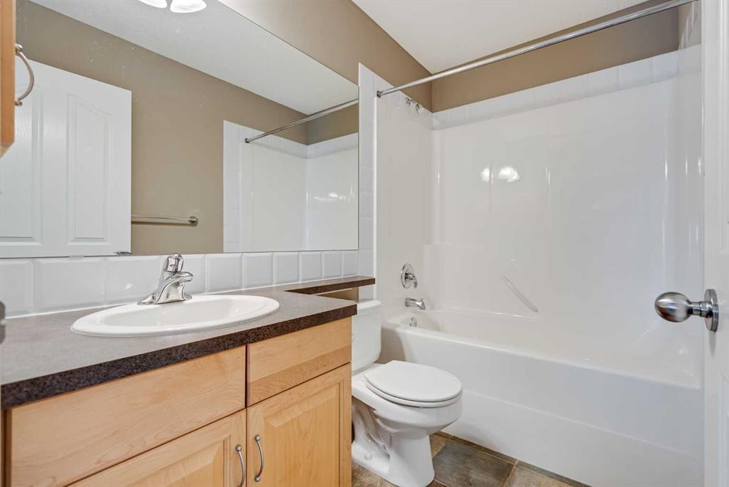 34 Kincora Drive Nw, Calgary, AB - Indoor Photo Showing Bathroom