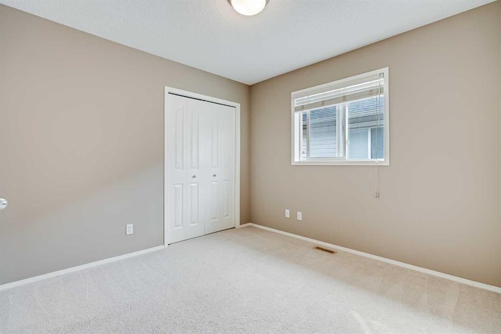 34 Kincora Drive Nw, Calgary, AB - Indoor Photo Showing Other Room