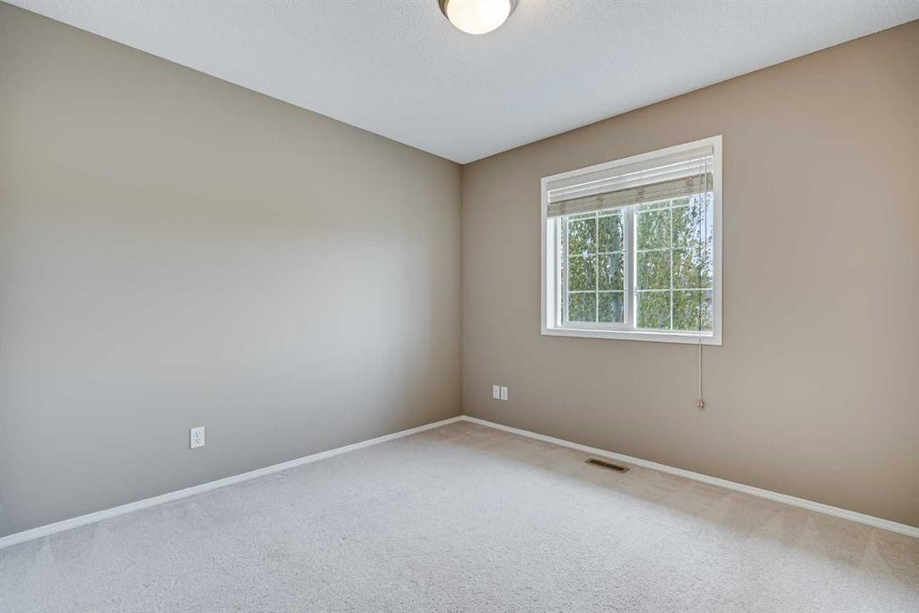34 Kincora Drive Nw, Calgary, AB - Indoor Photo Showing Other Room