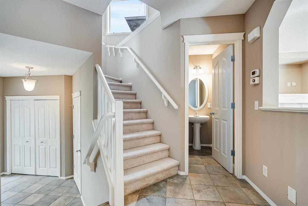 34 Kincora Drive Nw, Calgary, AB - Indoor Photo Showing Other Room
