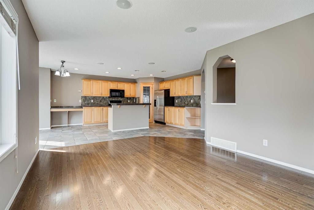 34 Kincora Drive Nw, Calgary, AB - Indoor Photo Showing Kitchen