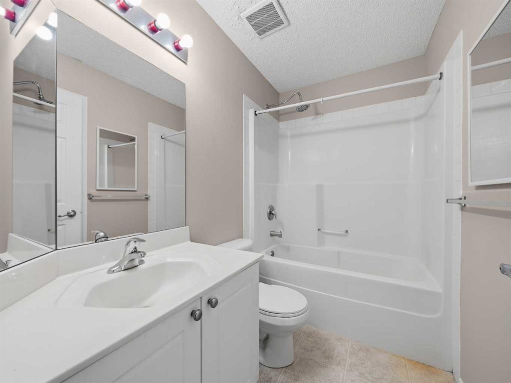 128 Taradale Drive Ne, Calgary, AB - Indoor Photo Showing Bathroom