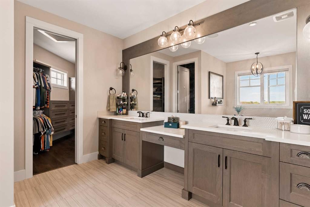 14 Silverhorn Park, Rural Rocky View County, AB - Indoor Photo Showing Bathroom