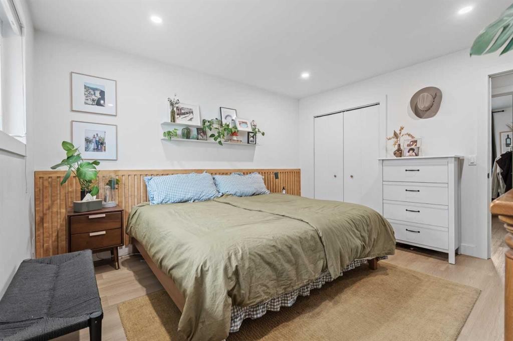240 Lynnview Way Se, Calgary, AB - Indoor Photo Showing Bedroom