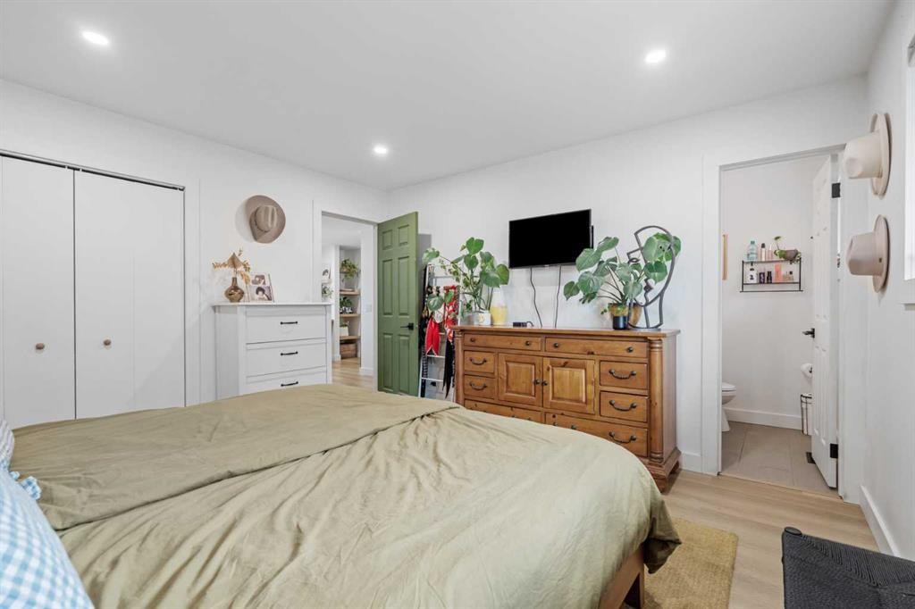 240 Lynnview Way Se, Calgary, AB - Indoor Photo Showing Bedroom