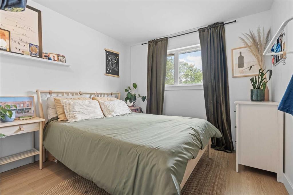 240 Lynnview Way Se, Calgary, AB - Indoor Photo Showing Bedroom