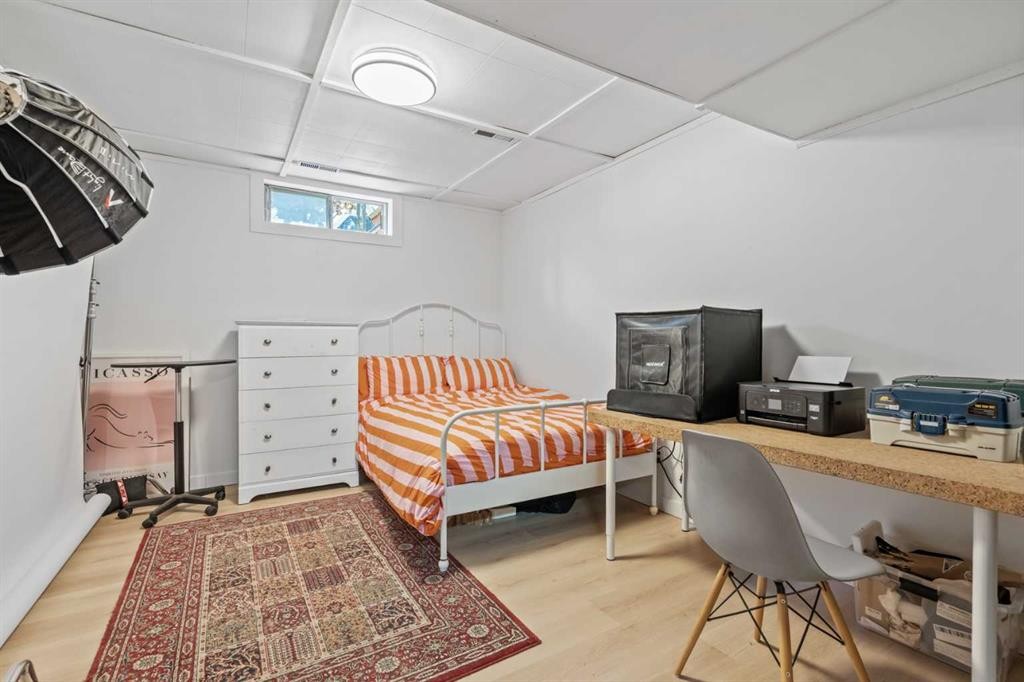 240 Lynnview Way Se, Calgary, AB - Indoor Photo Showing Other Room