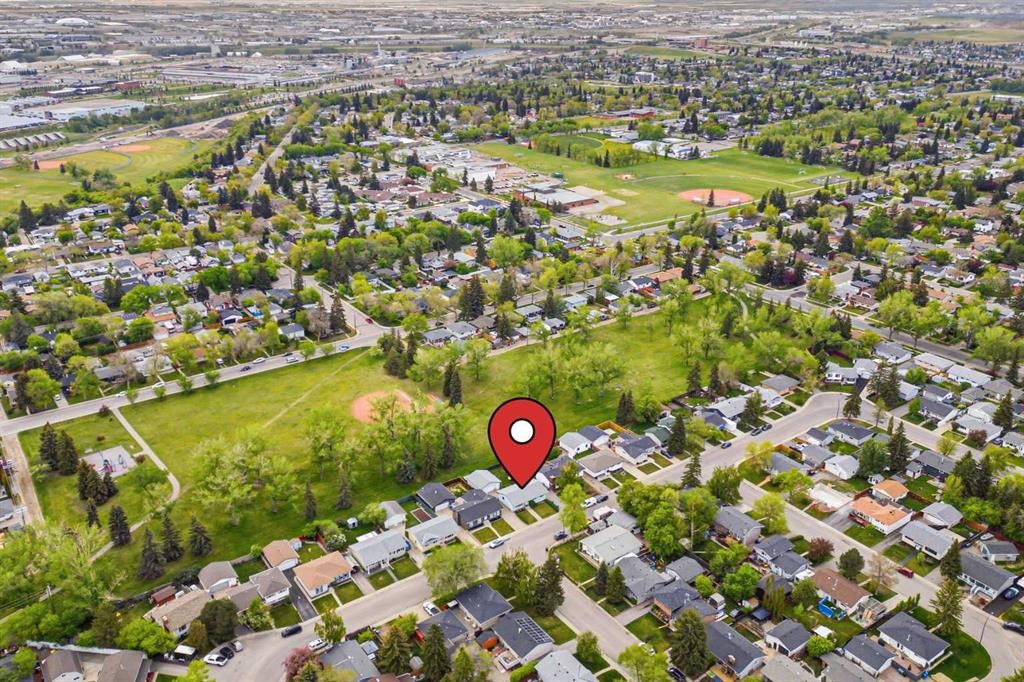 240 Lynnview Way Se, Calgary, AB - Outdoor With View