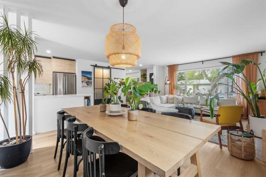 240 Lynnview Way Se, Calgary, AB - Indoor Photo Showing Dining Room